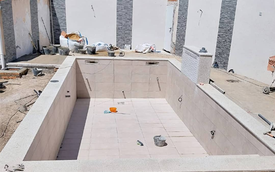 CONSTRUCCIÓN DE PISCINA
